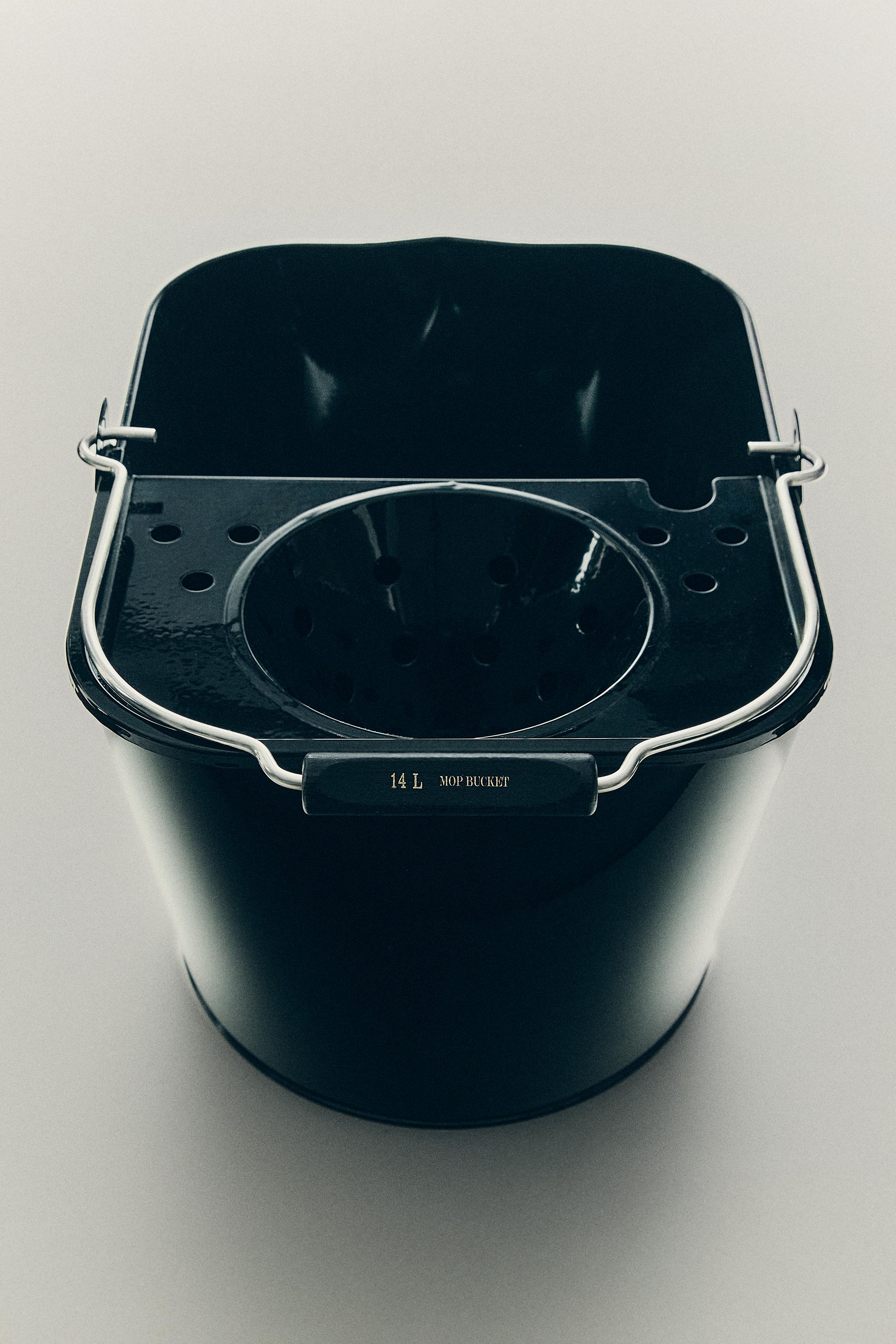 MOP BUCKET WITH WRINGER